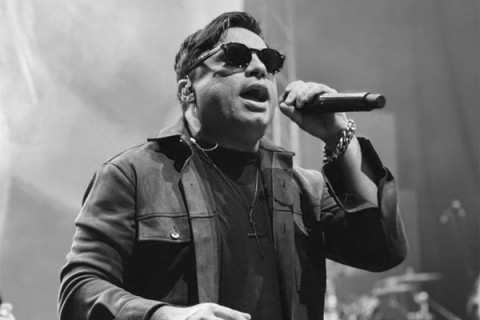 Cantor Neto Araújo, ex-Cavaleiros do Forró e vocalista da Collo de Menina, morre aos 42 anos